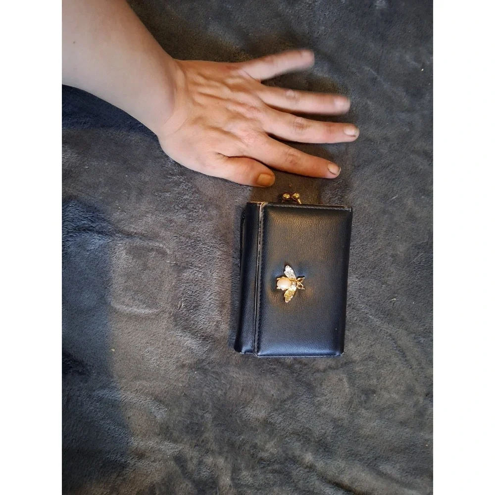 Black Folding Women's Wallet Gold Tone Bee Accent Coin Pocket Animal Theme - Picture 3 of 16